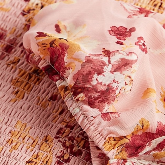 NWT Express L Flowered Smocked Square Neck Peach-ish Color Top - Picture 3 of 5